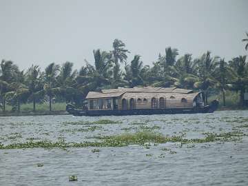 Houseboat 3a